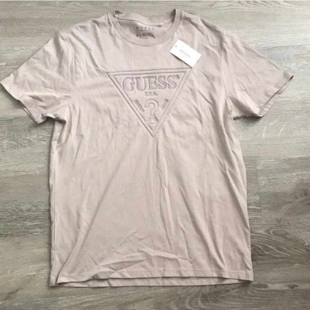 NWT GUESS T-Shirt